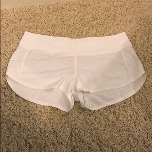 Lululemon Speed Up *2.5” Shorts (color: white)